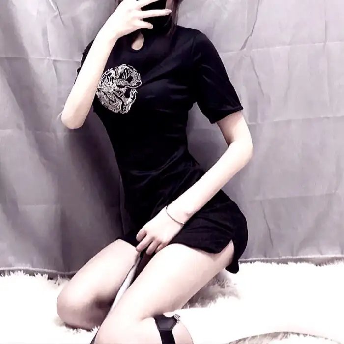 血染两山红